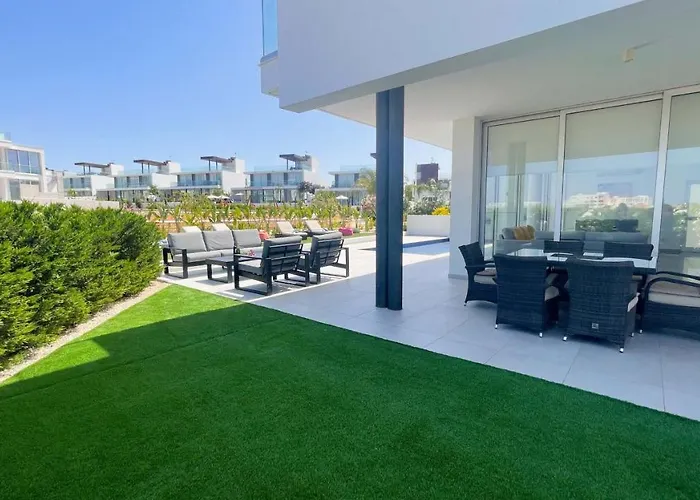 Olivine Waves Villa *